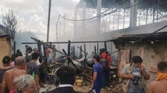 Bomberos sofocan voraz incendio junto a Club Sajonia