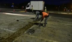 Retiran lomadas en Costanera tras lluvia de críticas