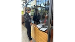Renuncia asesora de Kattya González ante acusaciones cartistas