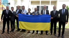 UE rinde tributo a víctimas en aniversario de guerra y ratifica respaldo a Kiev
