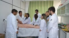 Cones suspenderá habilitación de nuevas carreras de Medicina y revisará las existentes