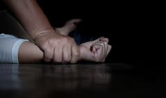 Condenan a médico naturalista por abusar sexualmente de sus hijos