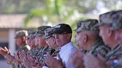 Ministro de Defensa modera su postura ante presión de las Fuerzas Armadas 