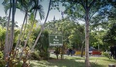 Víctimas de la dictadura defienden Plaza de los Desaparecidos