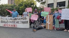 Pacientes renales exigen máquinas de diálisis funcionales