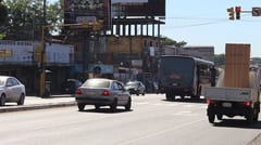 ¿Es infracción o no cruzar en luz amarilla del semáforo?