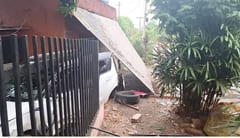 Conductora ebria derrumba pared de una casa en Pdte. Franco