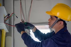 Electricistas en Paraguay: 6.000 activos y demanda en aumento