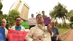 Salyn Buzarquis se encadena y exige la renuncia de Nenecho