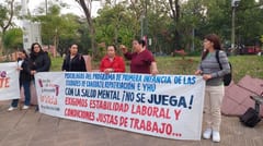 Psicólogos del MEC protestan exigiendo estabilidad laboral y mejoras