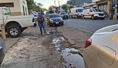 Vereda rota y basura acumulada en sede del Ministerio de Salud