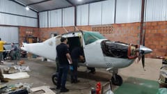 Militar de la FAP restauraba narcoavionetas en taller clandestino
