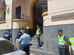 Jubilados municipales exigen pagos atrasados en la Caja Municipal