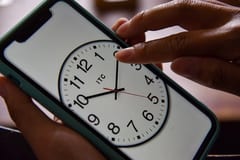 El horario de verano se adelanta: Peña promete horario único