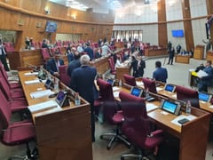 Cartistas blindan comisión “garrote” en acalorado debate