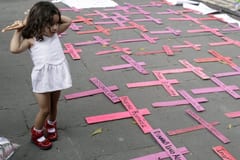 Niños víctimas de feminicidio recibirán pensión mensual