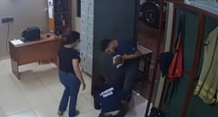 Bombero héroe salva la vida de un bebé que se atragantó