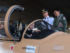 Santi Peña aprueba millonario préstamo para aviones militares