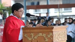 Sacerdote insta a jóvenes a liderar cambios y critica vacíos políticos