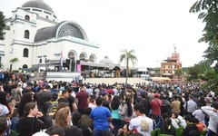 Lluvias no frenan la multitudinaria Misa Central en Caacupé