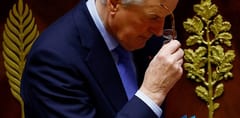 Crisis en Francia: Macron busca salida tras destitución de Barnier