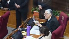 Senador critica aumento salarial y compara con Suecia