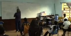 Escuela indígena reclama muebles y kits escolares