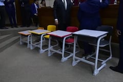 Peña admite participación en compra de pupitres chinos