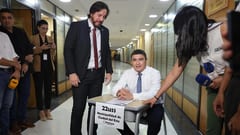 Senadores exponen sobrecosto en pupitres adquiridos por Itaipú