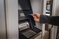 Salarios públicos absorben casi 60% de los ingresos tributarios
