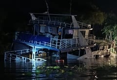 Rescate exitoso de 13 personas tras hundirse yate en Antequera