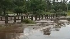 Arroyos desbordados aíslan comunidades rurales en Concepción