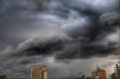 Tormentas regresan con fuerza: alertan ráfagas de hasta 120 km/h desde esta noche