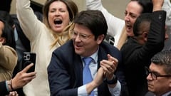 Atacan a Político colombiano en acto público en Bogotá