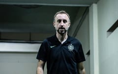 Olimpia destituye a Carlos Aitor García