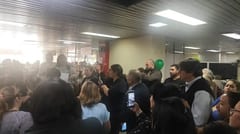 Funcionarios municipales protestan por recortes y atrasos