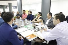 Reunión tripartita entre choferes y Transporte entra en cuarto intermedio; diálogo seguirá el lunes