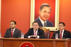 Cartes adelanta inscripciones y condiciona internas coloradas