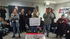 Funcionarios municipales de Asunción protestan por deuda de G. 12.000 millones