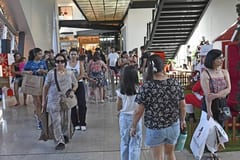 Víspera de Navidad: así abren shoppings y multitiendas