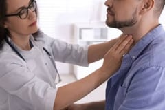 ¿Qué síntomas pueden alertar sobre un cáncer de cabeza y cuello?