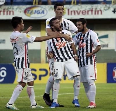 El campeón supera a Luque con goleada