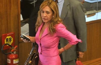 Senadora se niega a saludar a actriz y la trata de lesbiana