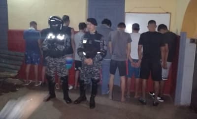 Detienen a más de 20 jóvenes tras allanamiento en refugio