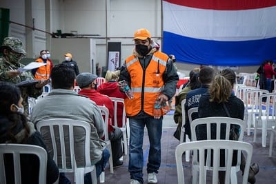 Compañía de bebidas apoya a 28 centros de vacunación con donaciones