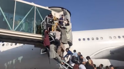 Caos y muerte en aeropuerto de Kabul tras estampidas