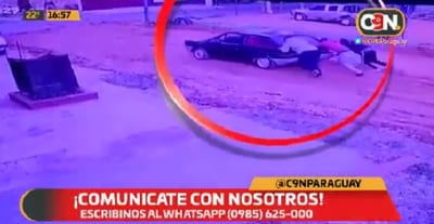 Vehículo empujado por hombres ocasiona accidente en Ñemby