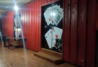 Ataque en local de juegos termina con un fallecido y un herido
