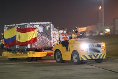 Arriban al país vacunas donadas por España y Colombia