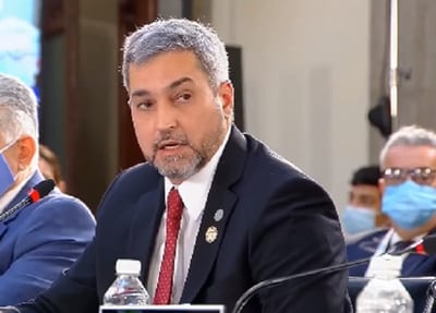 Abdo Benítez aboga por fortalecimiento democrático en Cumbre